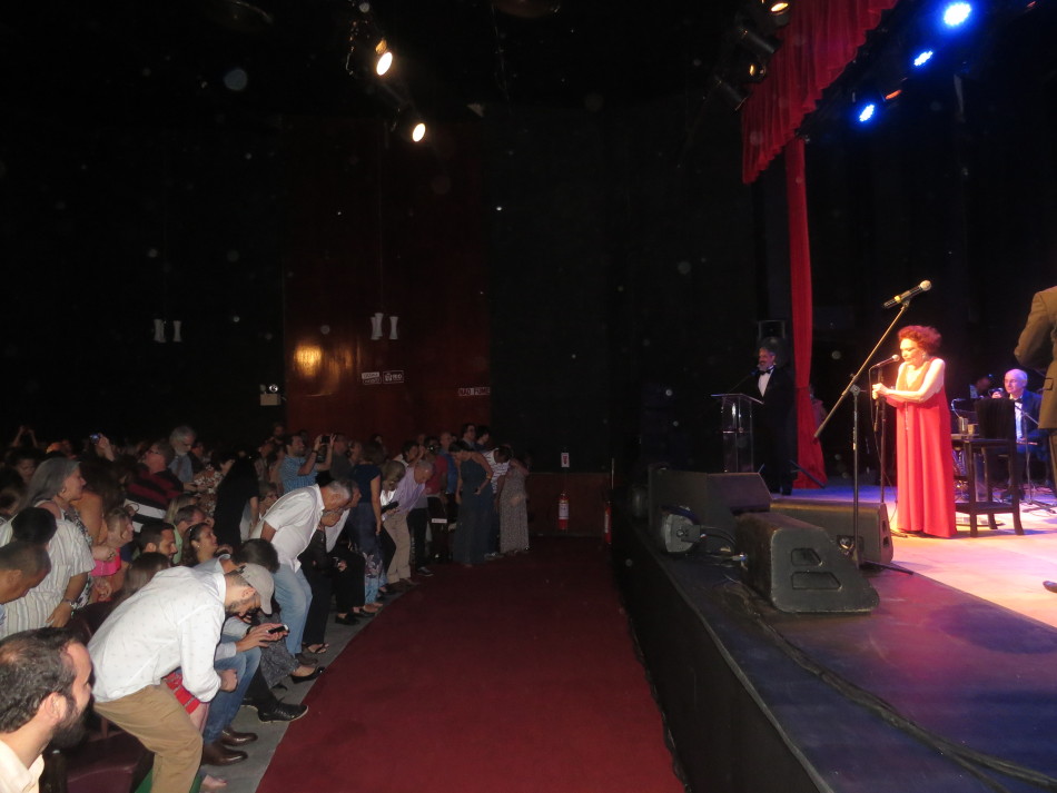 Bibi Ferreira reabre o Teatro Serrador