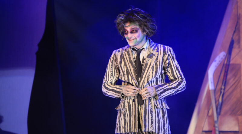 Estrelado por Eduardo Sterblitch, “Beetlejuice – O Musical” volta aos palcos cariocas