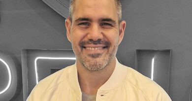 A força de Juliano Cazarré em seu primeiro espetáculo solo