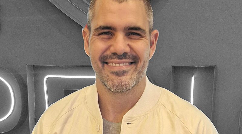 A força de Juliano Cazarré em seu primeiro espetáculo solo