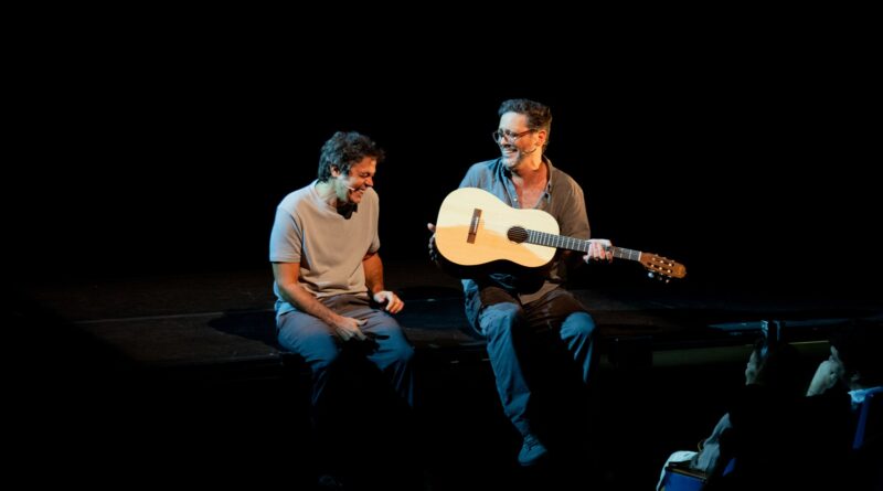 Bruno Mazzeo e Lucio Mauro Filho retornam ao RJ com “Gostava Mais dos Pais”