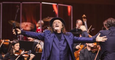 Orquestra Ouro Preto recebe Samuel Rosa e Alceu Valença na Praia de Copacabana Orquestra Ouro Preto recebe Samuel Rosa e Alceu Valença na Praia de Copacabana